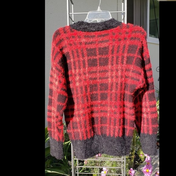 NEW Size Small plaid print sweater new with tags Christmas red black Soft NWT - Picture 3 of 7